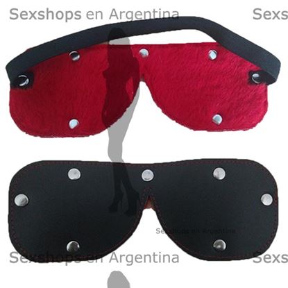 Antifaz negro con peluche rojo